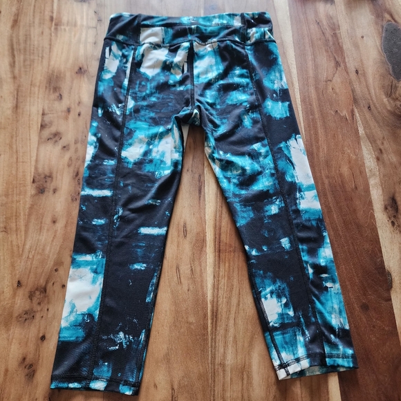 2/20$ Citrus active abstract patterns quarter leggings, yoga,sport,size S - Picture 2 of 4